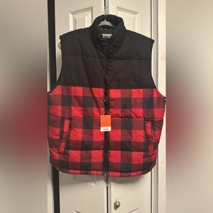 NWT- men’s puffer vest